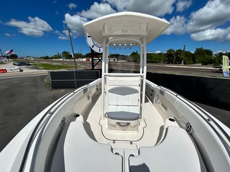 Robalo R222-CENTER-CONSOLE image