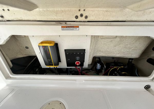 Robalo R222-CENTER-CONSOLE image