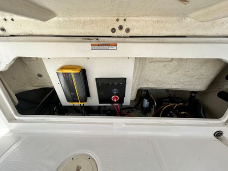 Robalo R222-CENTER-CONSOLE image