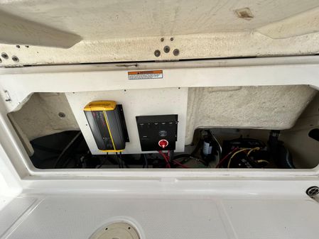 Robalo R222-CENTER-CONSOLE image