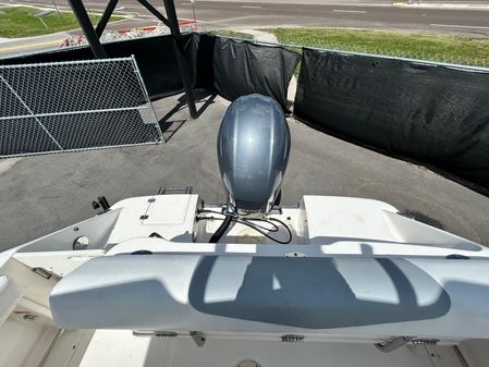 Robalo R222-CENTER-CONSOLE image