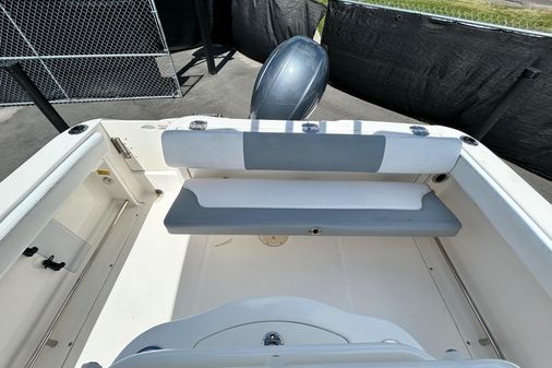 Robalo R222-CENTER-CONSOLE image