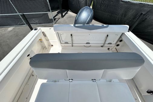 Robalo R222-CENTER-CONSOLE image