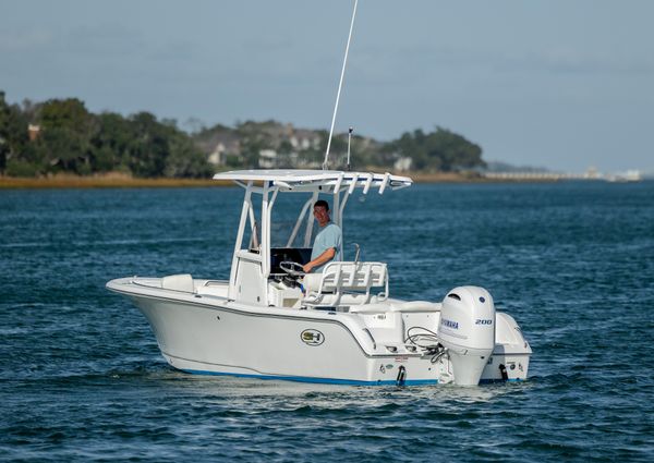 Sea Hunt Ultra 225 image