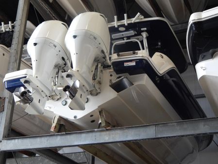 Robalo r272 image