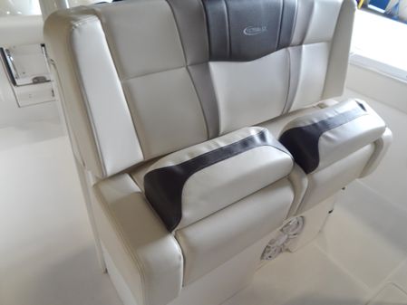 Robalo r272 image