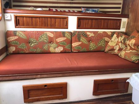 Endeavour 32' Sloop image