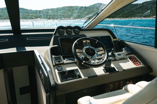 Azimut 55S image