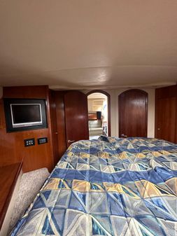 Cruisers Yachts 420 Express image