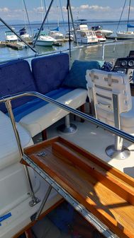 Carver 32-AFT-CABIN image