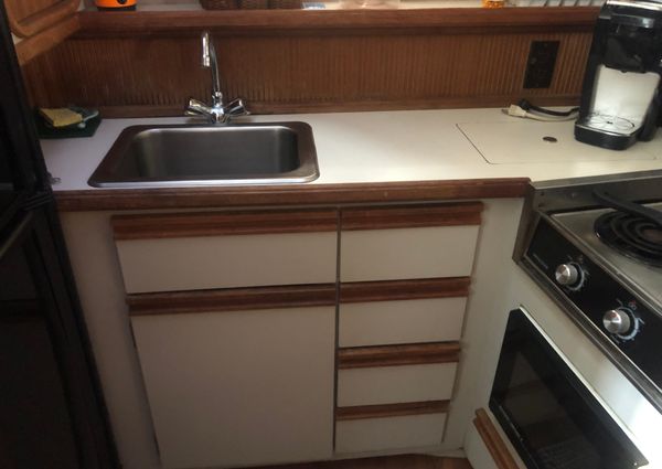 Carver 32-AFT-CABIN image