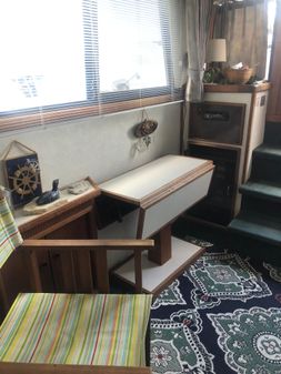 Carver 32-AFT-CABIN image