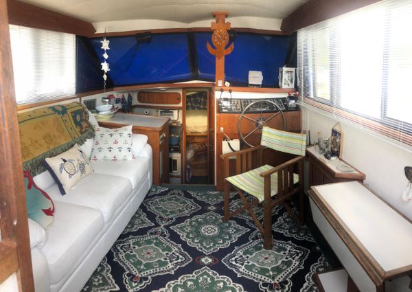 Carver 32-AFT-CABIN image