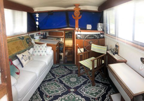 Carver 32-AFT-CABIN image