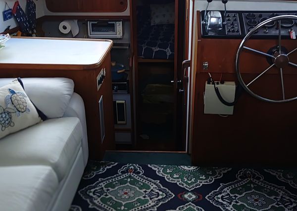 Carver 32-AFT-CABIN image