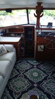 Carver 32-AFT-CABIN image