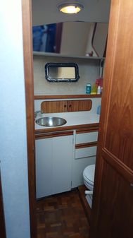 Carver 32-AFT-CABIN image