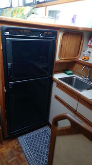 Carver 32-AFT-CABIN image