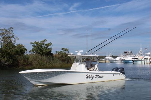 Yellowfin 32 image