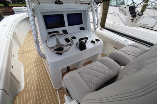 Yellowfin 32 image