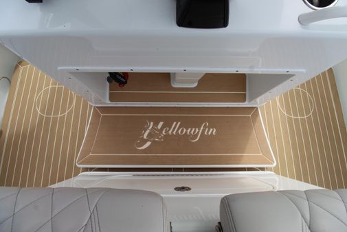 Yellowfin 32 image