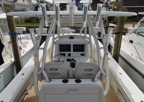 Yellowfin 32 image