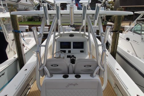 Yellowfin 32 image