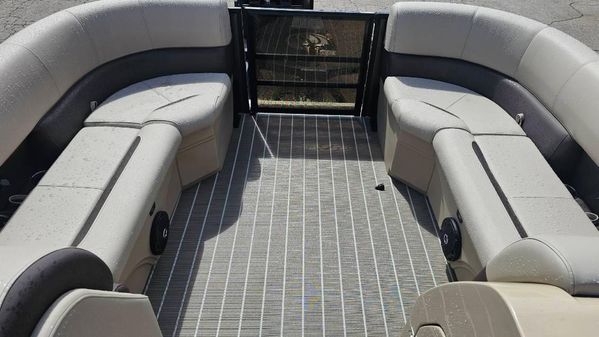 Bentley-pontoons LEGACY-223-SWINGBACK image