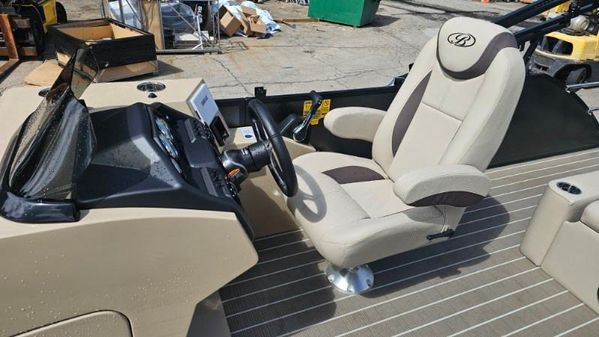 Bentley-pontoons LEGACY-223-SWINGBACK image