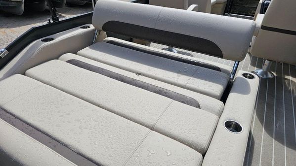 Bentley-pontoons LEGACY-223-SWINGBACK image