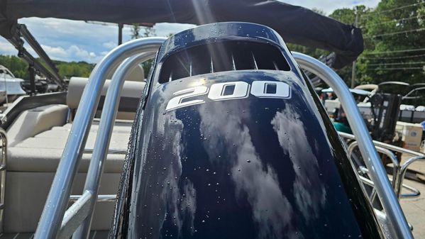 Bentley-pontoons LEGACY-223-SWINGBACK image