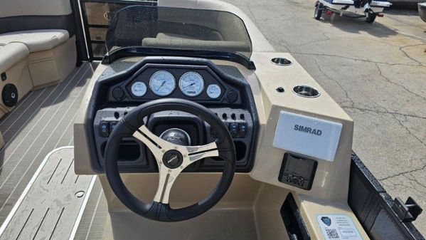 Bentley-pontoons LEGACY-223-SWINGBACK image