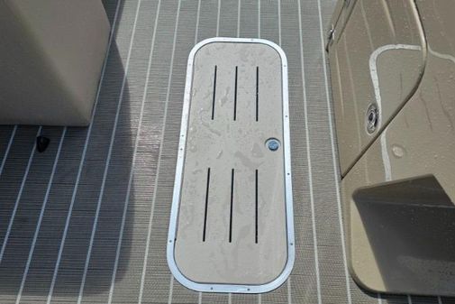 Bentley-pontoons LEGACY-223-SWINGBACK image