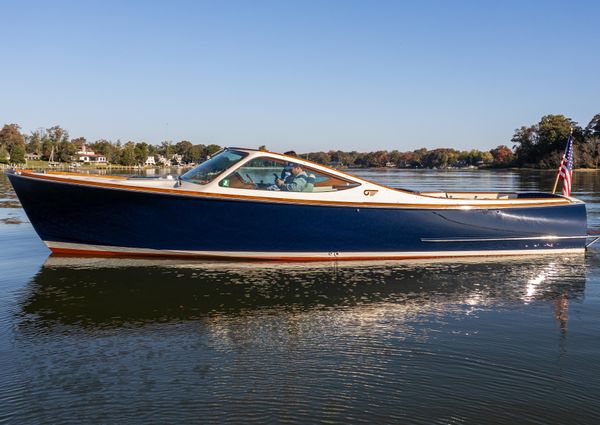 Hinckley Talaria 29 Runabout image