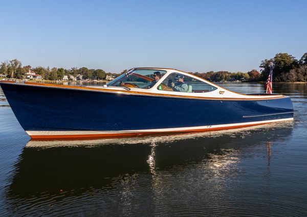 Hinckley Talaria 29 Runabout image