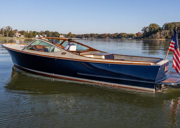 Hinckley Talaria 29 Runabout image