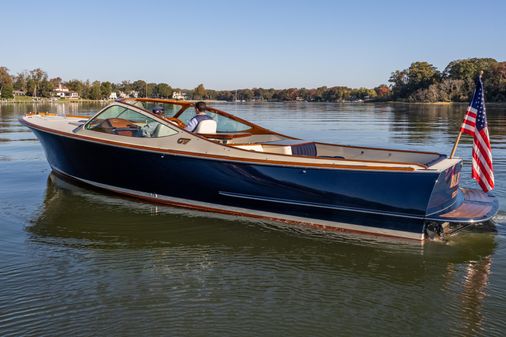 Hinckley Talaria 29 Runabout image