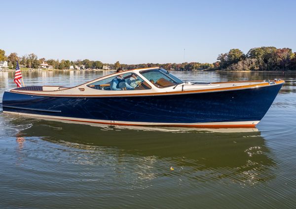 Hinckley Talaria 29 Runabout image