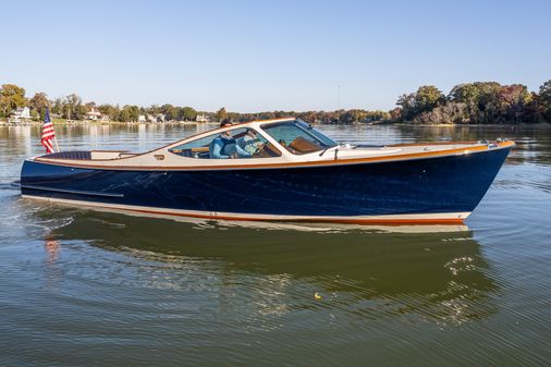 Hinckley Talaria 29 Runabout image