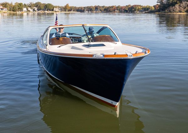 Hinckley Talaria 29 Runabout image