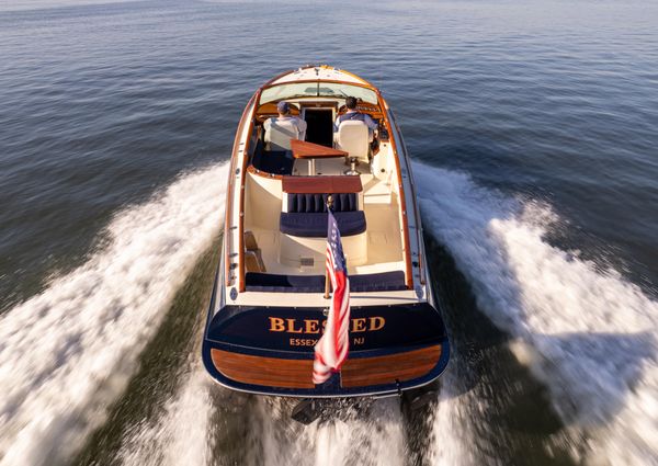 Hinckley Talaria 29 Runabout image