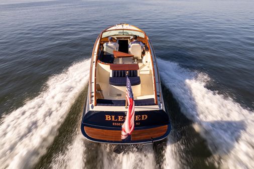 Hinckley Talaria 29 Runabout image