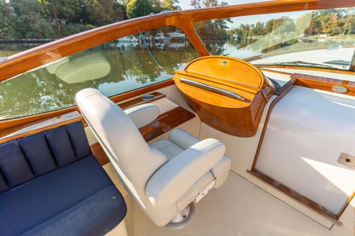 Hinckley Talaria 29 Runabout image