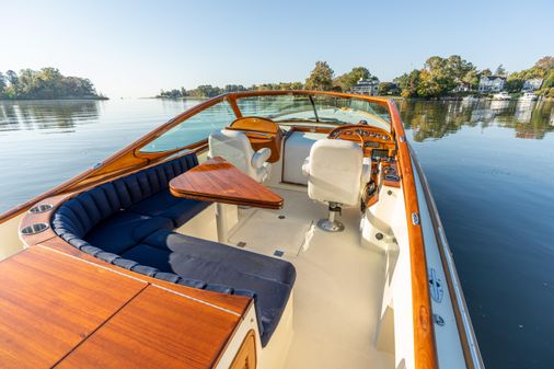 Hinckley Talaria 29 Runabout image