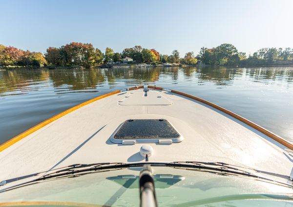 Hinckley Talaria 29 Runabout image