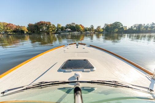 Hinckley Talaria 29 Runabout image