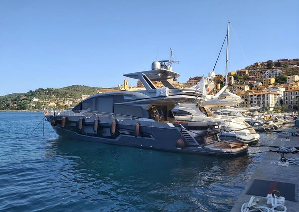 Galeon 700 Skydeck image