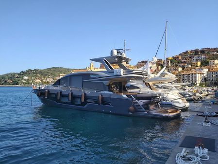 Galeon 700 Skydeck image