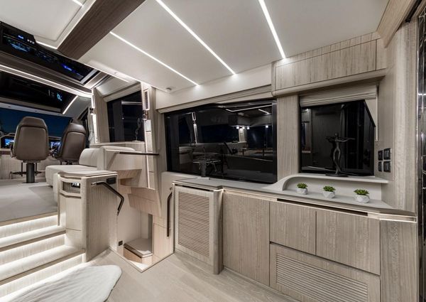 Galeon 700 Skydeck image