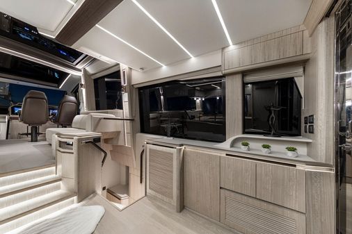 Galeon 700 Skydeck image